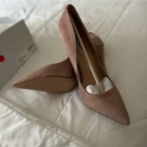 Steve Madden Nude Suede pumps